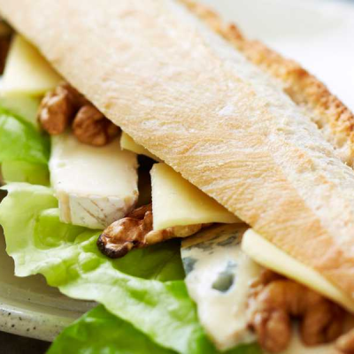 Sandwich Cantal/Emmental/Saint Nectaire